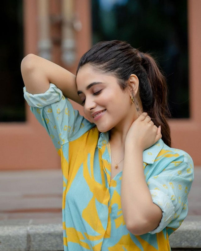 Actor Priyanka Arul Mohan New Instagram Pics